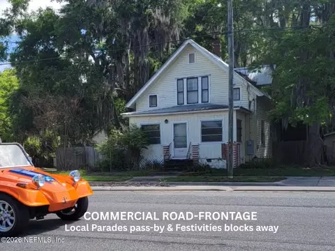 216 N Summit St, Crescent City, FL 32112