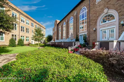 2525 College St #2102, Jacksonville, FL 32204