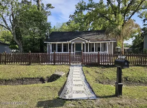 3072 Bessent Rd, Jacksonville, FL 32218