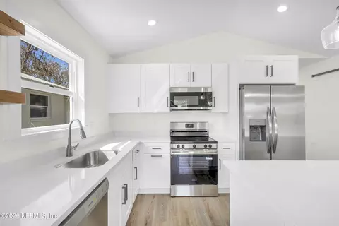 Kitchen - 4705 Avenue B, Saint Augustine, FL 32095 photo 2 of 4