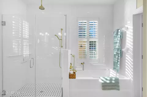 Bath - 28 E Park Ave, Saint Augustine, FL 32084 photo 2 of 6
