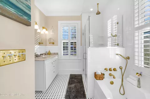 Bath - 28 E Park Ave, Saint Augustine, FL 32084 photo 1 of 6