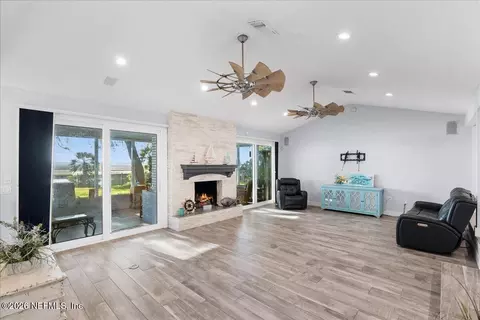 Living - 85316 Avant Rd, Yulee, FL 32097 photo 3 of 3