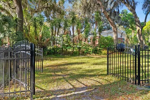 Exterior - 85316 Avant Rd, Yulee, FL 32097 photo 10 of 12