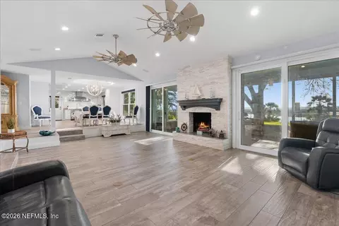 Living - 85316 Avant Rd, Yulee, FL 32097 photo 2 of 3