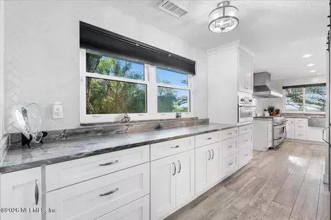 Kitchen - 85316 Avant Rd, Yulee, FL 32097 photo 3 of 4