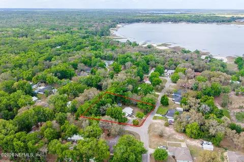 102 Swans Nest Cir, Melrose, FL 32666