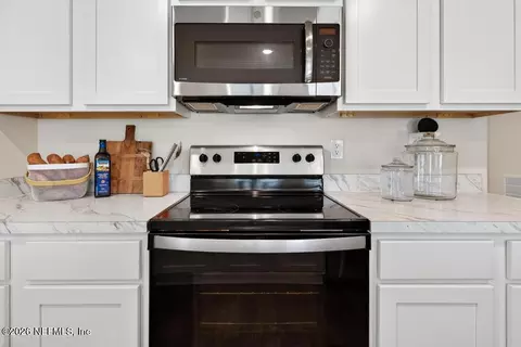Kitchen - 75644 Bridgewater Dr, Yulee, FL 32097 photo 2 of 8