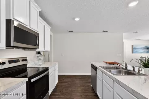 Kitchen - 75644 Bridgewater Dr, Yulee, FL 32097 photo 4 of 8