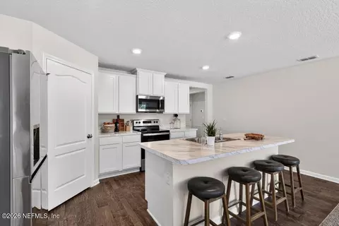 Kitchen - 75644 Bridgewater Dr, Yulee, FL 32097 photo 6 of 8