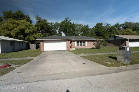 190 Mango Dr, Palatka, FL 32177