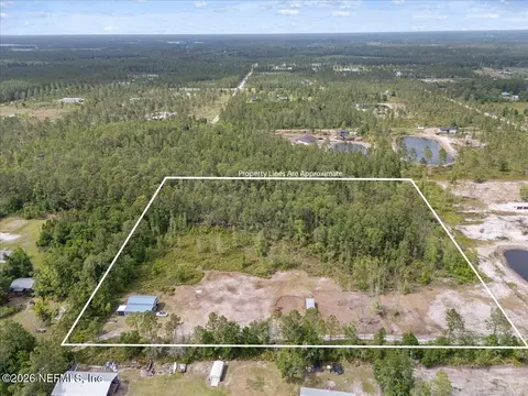 33517 Meadows Ln, Callahan, FL 32011