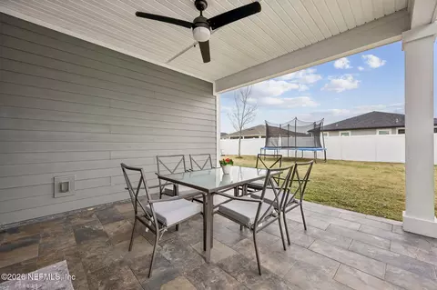 Exterior - 555 Blue Daze St, Yulee, FL 32097 photo 4 of 14