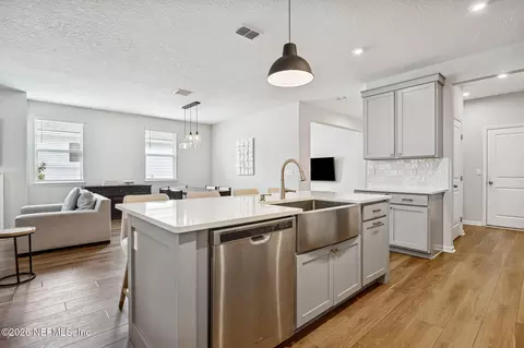 Kitchen - 555 Blue Daze St, Yulee, FL 32097 photo 4 of 5