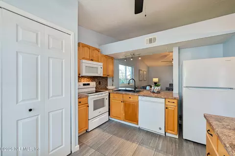 Kitchen - 582 Aquatic Dr, Atlantic Beach, FL 32233 photo 2 of 2