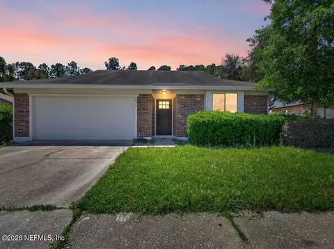 7053 Eagles Perch Dr, Jacksonville, FL 32244