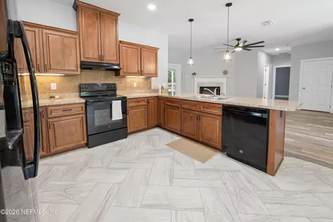 Kitchen - 4940 Devils Den Rd, Keystone Heights, FL 32656 photo 3 of 4