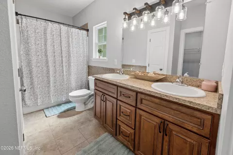 Bath - 4940 Devils Den Rd, Keystone Heights, FL 32656 photo 1 of 2