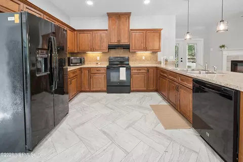 Kitchen - 4940 Devils Den Rd, Keystone Heights, FL 32656 photo 2 of 4