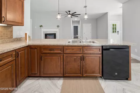 Kitchen - 4940 Devils Den Rd, Keystone Heights, FL 32656 photo 4 of 4
