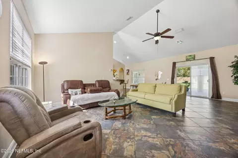 Living - 97040 Rhianna Ln, Yulee, FL 32097 photo 2 of 3