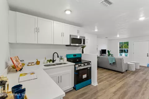 2892 Gilmore St, Jacksonville, FL 32205