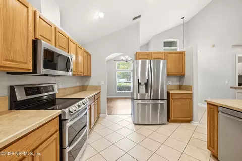 Kitchen - 1264 Ribbon Rd, Saint Johns, FL 32259 photo 5 of 6