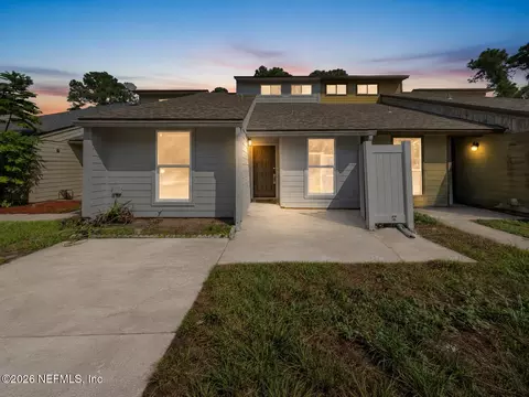 1847 Oak Water Dr, Jacksonville, FL 32225