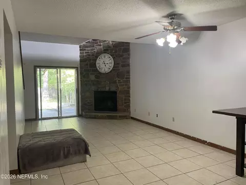 1847 Oak Water Dr, Jacksonville, FL 32225