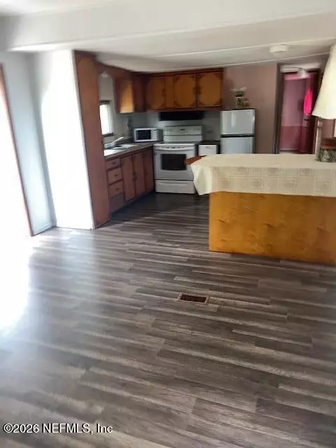 212 Dawn Ave, Interlachen, FL 32148 photo 8