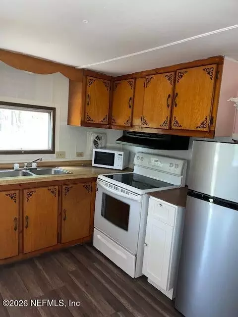 212 Dawn Ave, Interlachen, FL 32148 photo 9