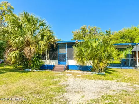 126 Golf Course Ln, Crescent City, FL 32112