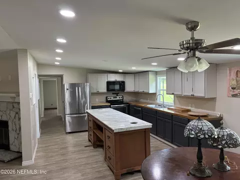 636 Union Ave, Interlachen, FL 32148 photo 3