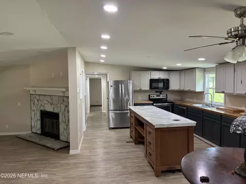 636 Union Ave, Interlachen, FL 32148