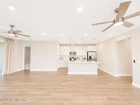 Living - 41 Seasons Ct, Saint Augustine, FL 32092 photo 2 of 5