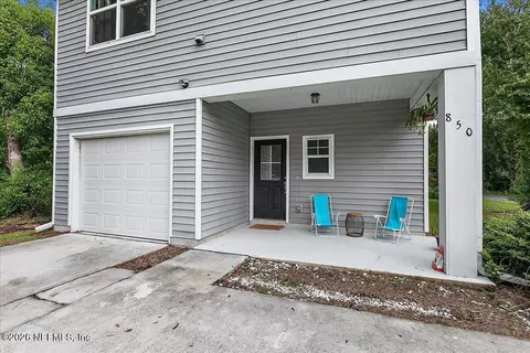 Exterior - 850 Bruen St, Saint Augustine, FL 32084 photo 1 of 2
