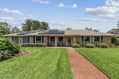 8205 Hidden Lake Dr N, Jacksonville, FL 32216