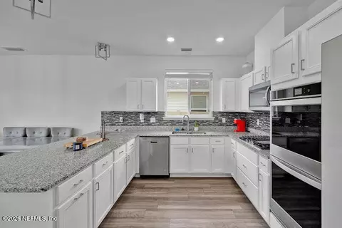 Kitchen - 136 Peace River Rd, Saint Johns, FL 32259 photo 2 of 3