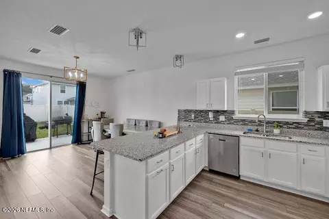 Kitchen - 136 Peace River Rd, Saint Johns, FL 32259 photo 3 of 3