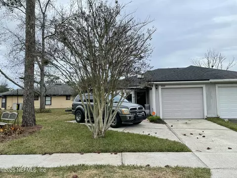 2411 Ironstone Dr W, Jacksonville, FL 32246
