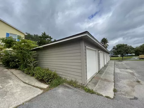1403 W Defender Ct, Jacksonville, FL 32233