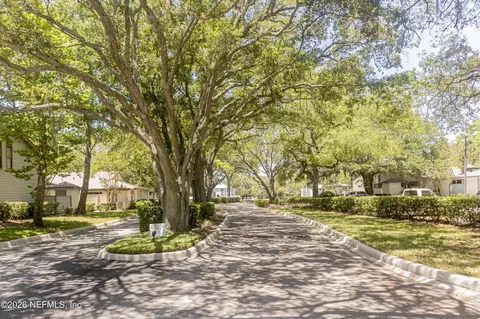 1403 W Defender Ct, Jacksonville, FL 32233