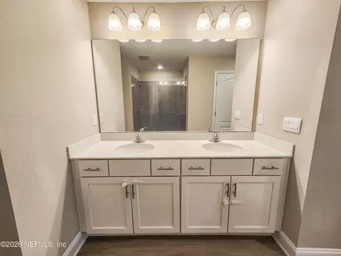 Bath - 617 Narvarez Ave, Saint Augustine, FL 32084 photo 3 of 4