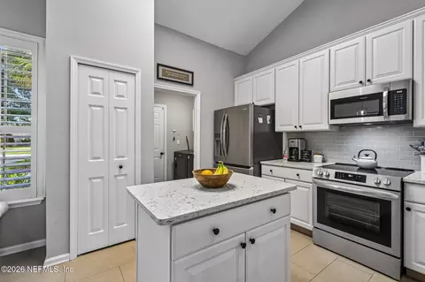 Kitchen - 1908 Fox Glove Ln, Fleming Island, FL 32003 photo 2 of 5