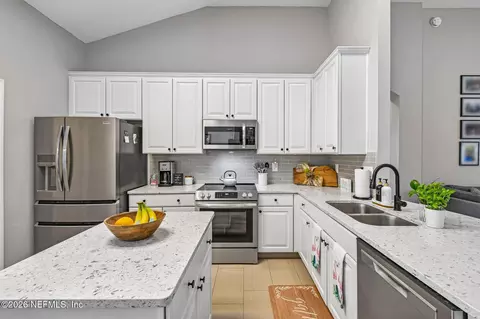 Kitchen - 1908 Fox Glove Ln, Fleming Island, FL 32003 photo 3 of 5