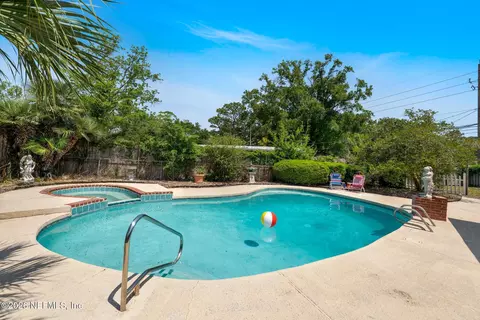 8003 Lourdes Dr S, Jacksonville, FL 32210