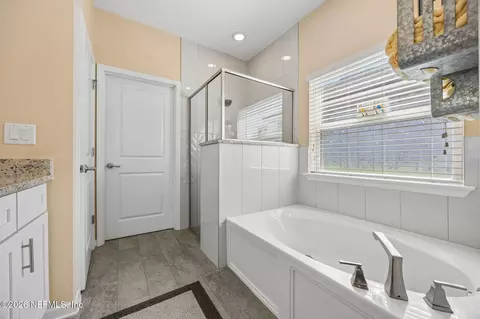 Bath - 96017 Breezeway Ct, Yulee, FL 32097 photo 2 of 5