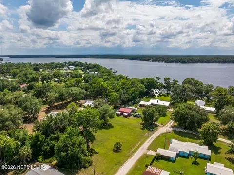 117 St Johns Fishing Lodge Rd, Crescent City, FL 32112