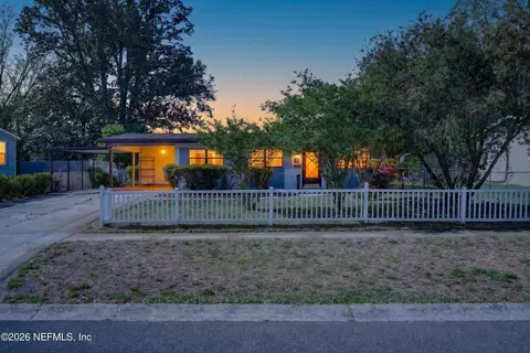 7638 Crest Dr N, Jacksonville, FL 32221