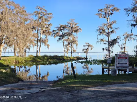 200 E Char Ln, Crescent City, FL 32112